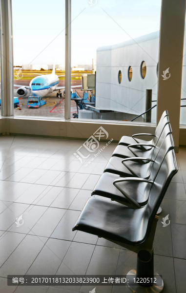 空蕩蕩的機(jī)場(chǎng)大廳