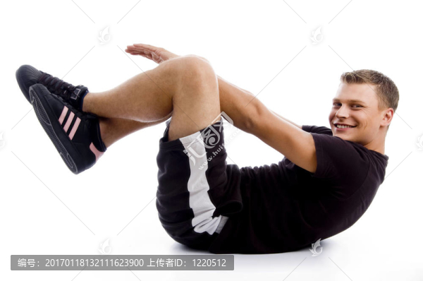 英俊魁偉做仰臥起坐