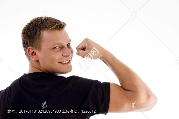 肌肉發(fā)達(dá)男子背部姿勢(shì)顯示肌肉