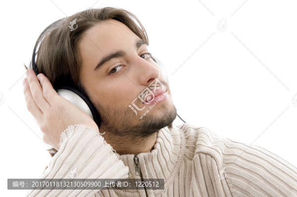 男青年享受音樂與耳機(jī)-匯圖網(wǎng) www.fosd68.com 男青年享受音樂與耳機(jī)