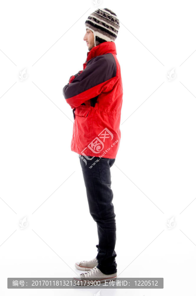 帥哥戴羊毛帽的側(cè)面姿勢(shì)