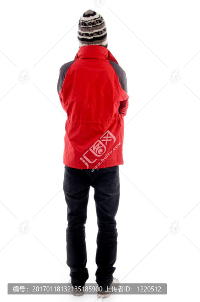 男子戴冬帽和外套