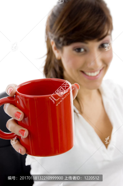 女高管手持咖啡杯前視圖