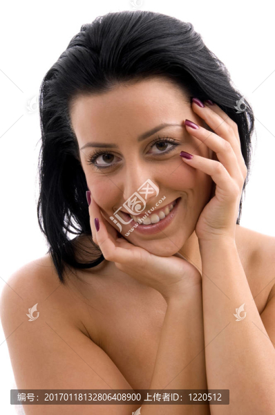微笑女人看相機的肖像