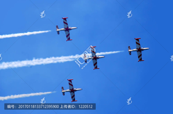 特技飛行-匯圖網(wǎng) www.fosd68.com 特技飛行