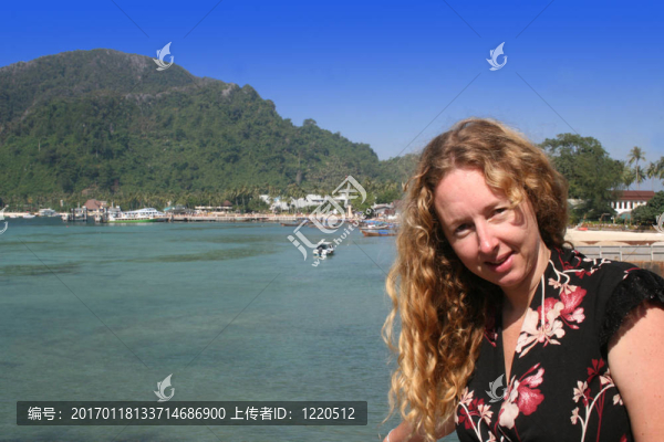 海灘上的女人。