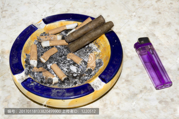臟的煙灰缸