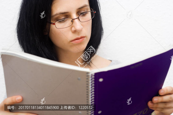 年輕的白人女子斯圖