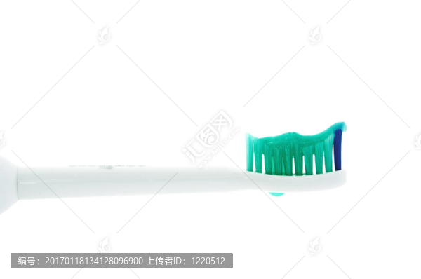 從Toothbrush的頭側(cè)的牙膏
