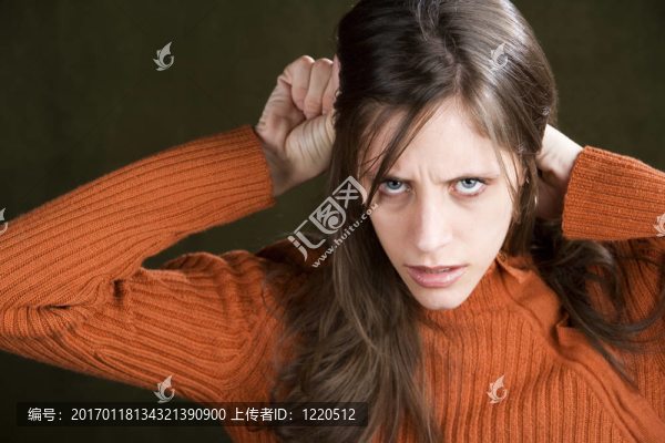 悲痛欲絕的Young,Woman