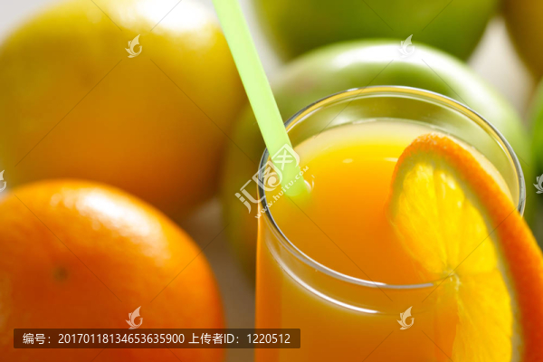 橙汁和水果