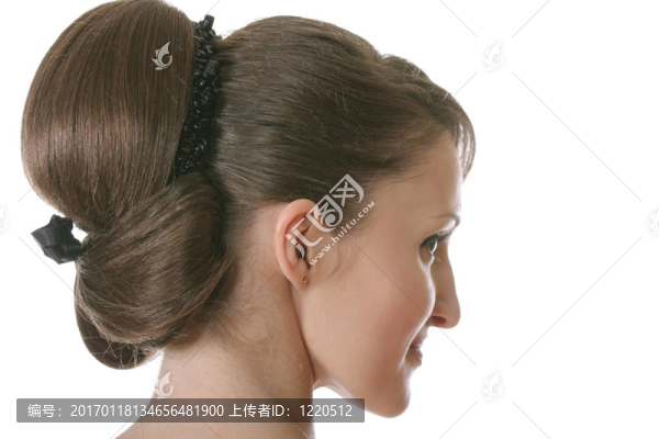 女孩側(cè)面刷松