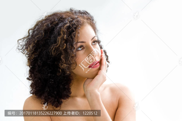 年輕女人的臉