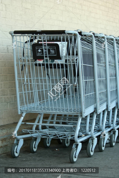 灰色金屬購物車