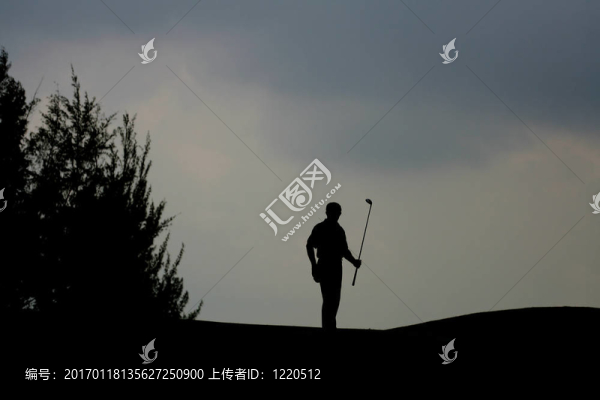 一個高爾夫球手的剪影