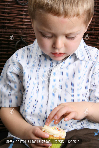 金發(fā)男孩-匯圖網(wǎng) www.fosd68.com 金發(fā)男孩