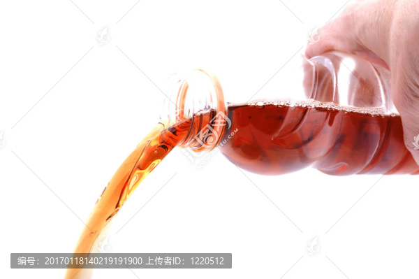 手中有果汁的瓶子-匯圖網(wǎng) www.fosd68.com 手中有果汁的瓶子