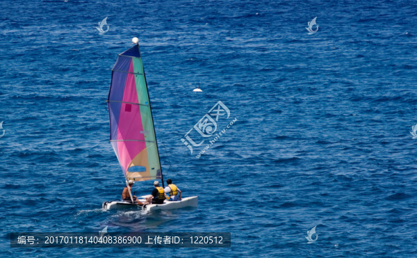 在海上航行-匯圖網(wǎng) www.fosd68.com 在海上航行