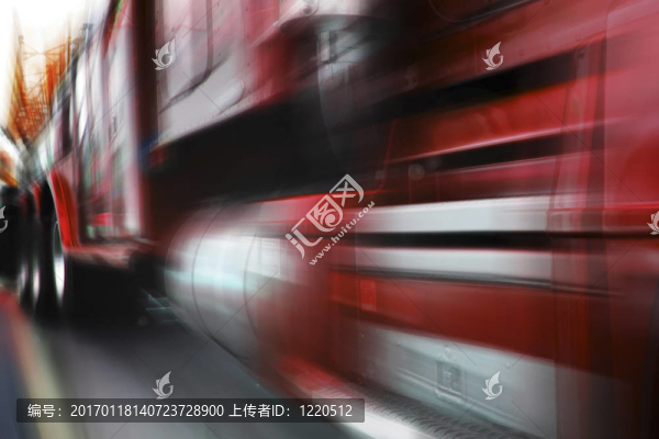 移動紅色卡車照片