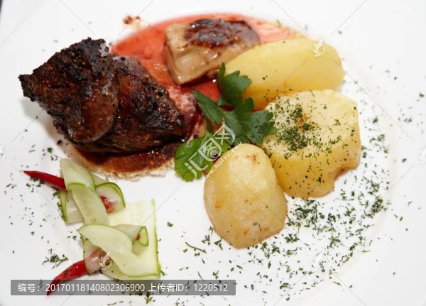 牛肉配土豆盤