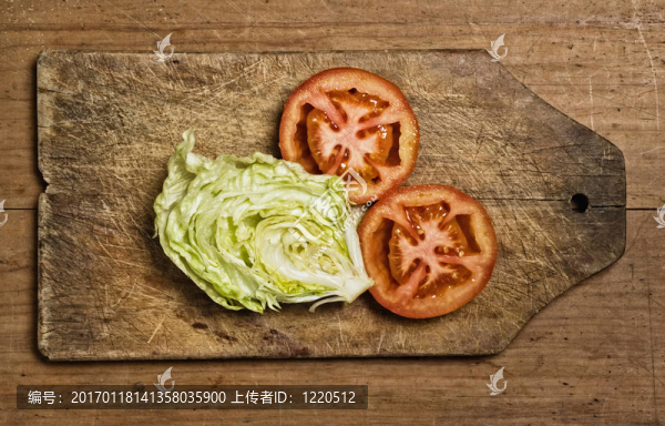 切西紅柿和生菜
