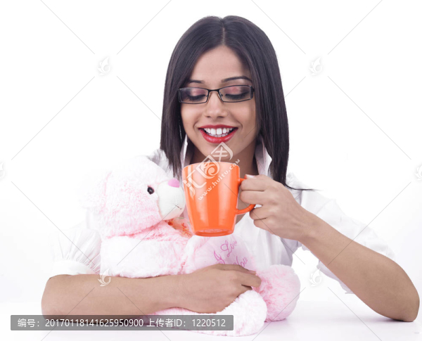 女孩與她的粉紅色的泰迪熊