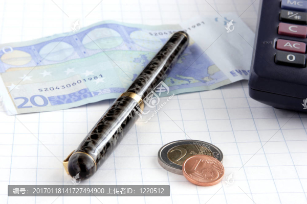 硬幣；筆；計算器