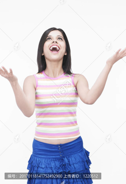 女孩抬頭