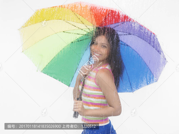 帶彩虹傘的女孩