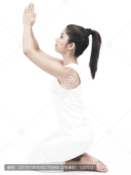 女人做瑜伽練習(xí)