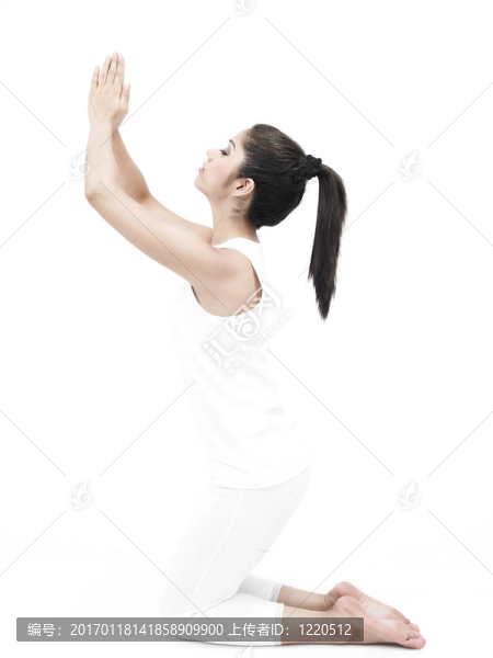 女人做瑜伽練習