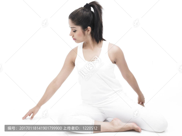 女人做瑜伽練習(xí)