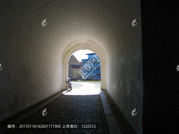 隧道盡頭的隧道