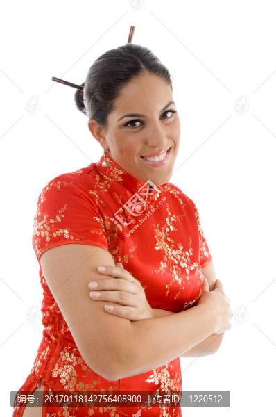 微笑的女性與折疊的手