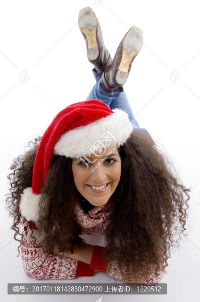 戴圣誕帽的年輕女性