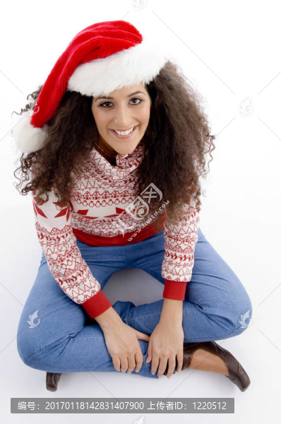 帶圣誕帽的年輕女人的高視角