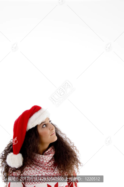 年輕女子帶著圣誕帽向上看