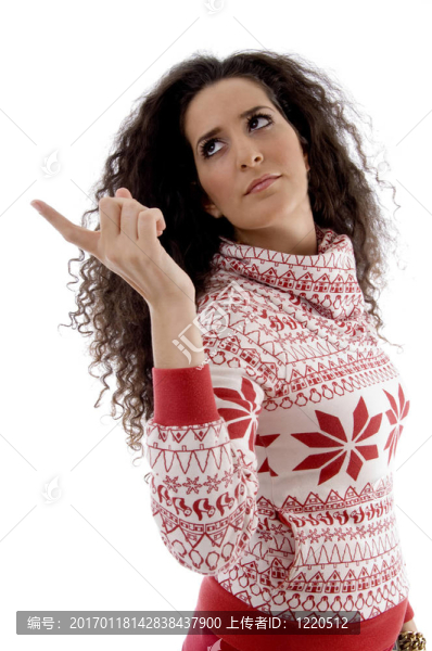 年輕的女人指著一邊