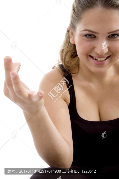 微笑的女孩顯示手勢