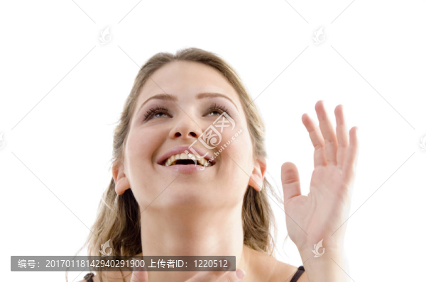微笑的女性仰視