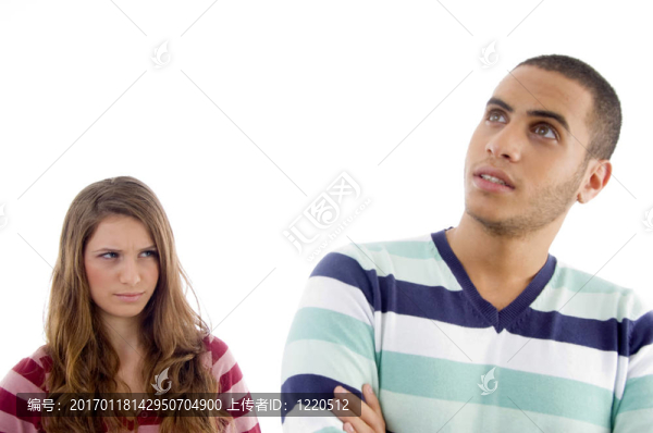 激怒了年輕女孩尋找男人