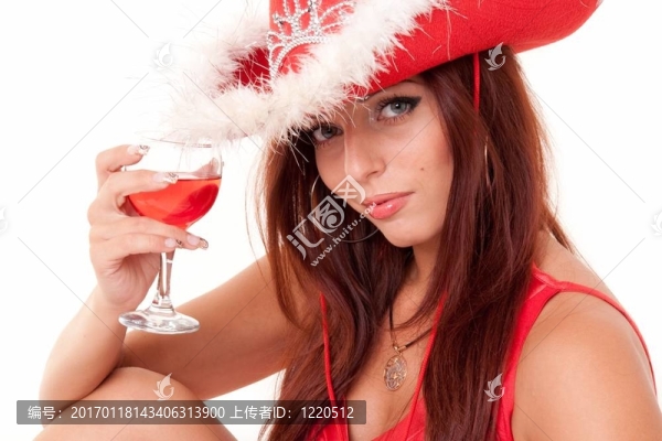 性感的年輕女人紅葡萄酒