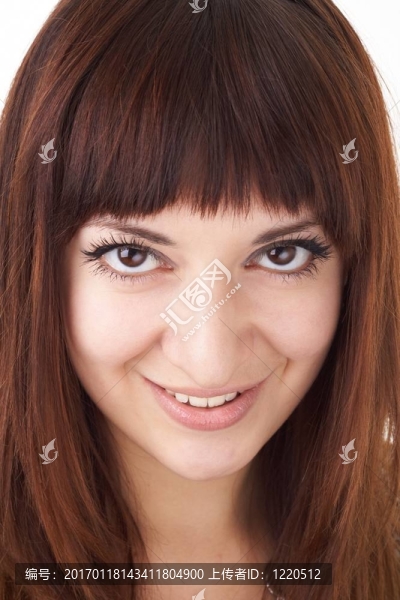 微笑的年輕女人