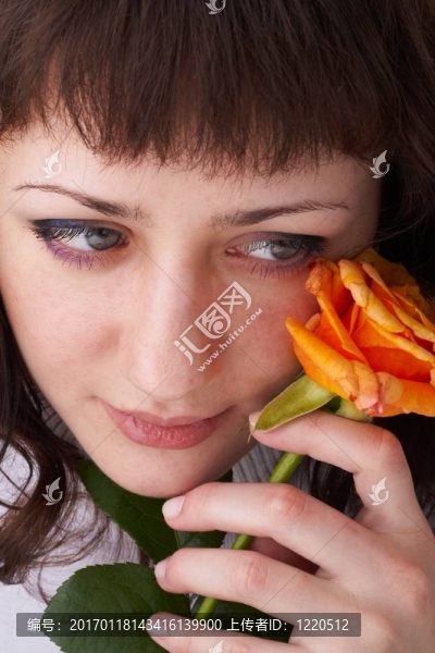 女人與玫瑰