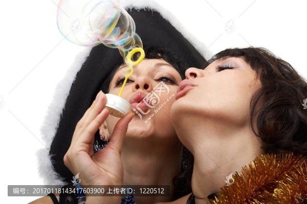 女孩吹泡泡
