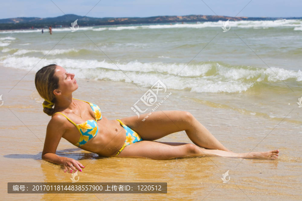 白金色的海岸線