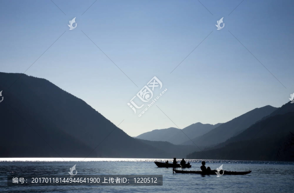 新月湖