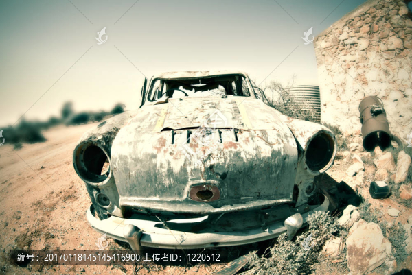 生銹的舊汽車