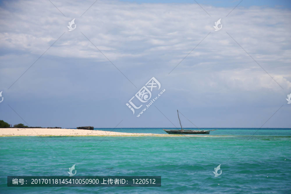 海洋中的帆船