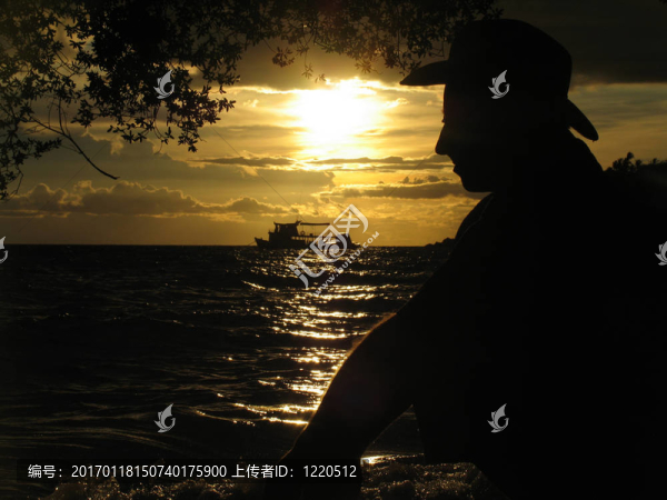 在海灘上的一個美麗的日落